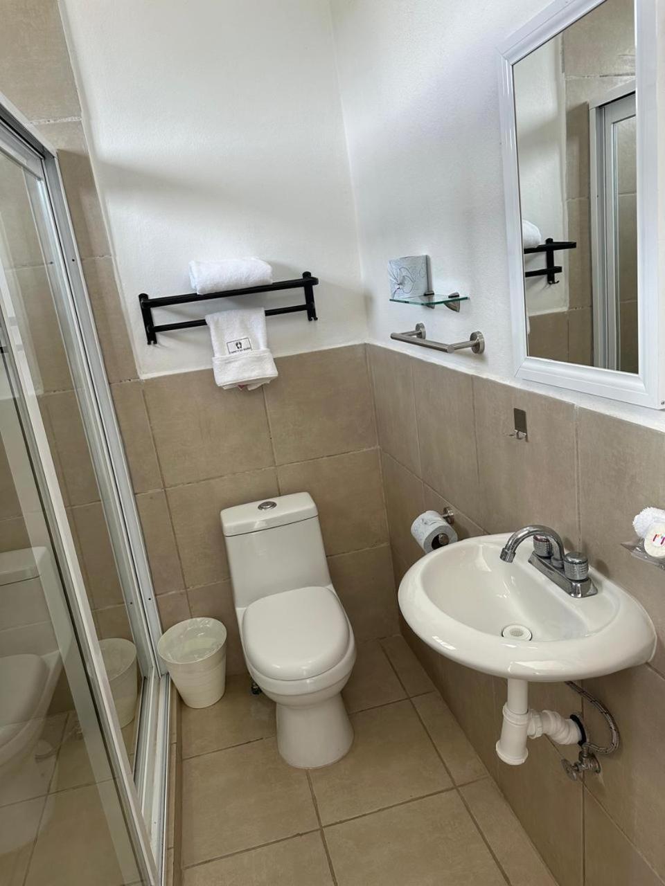 Hotel Plaza Centenario Juan Aldama Екстериор снимка