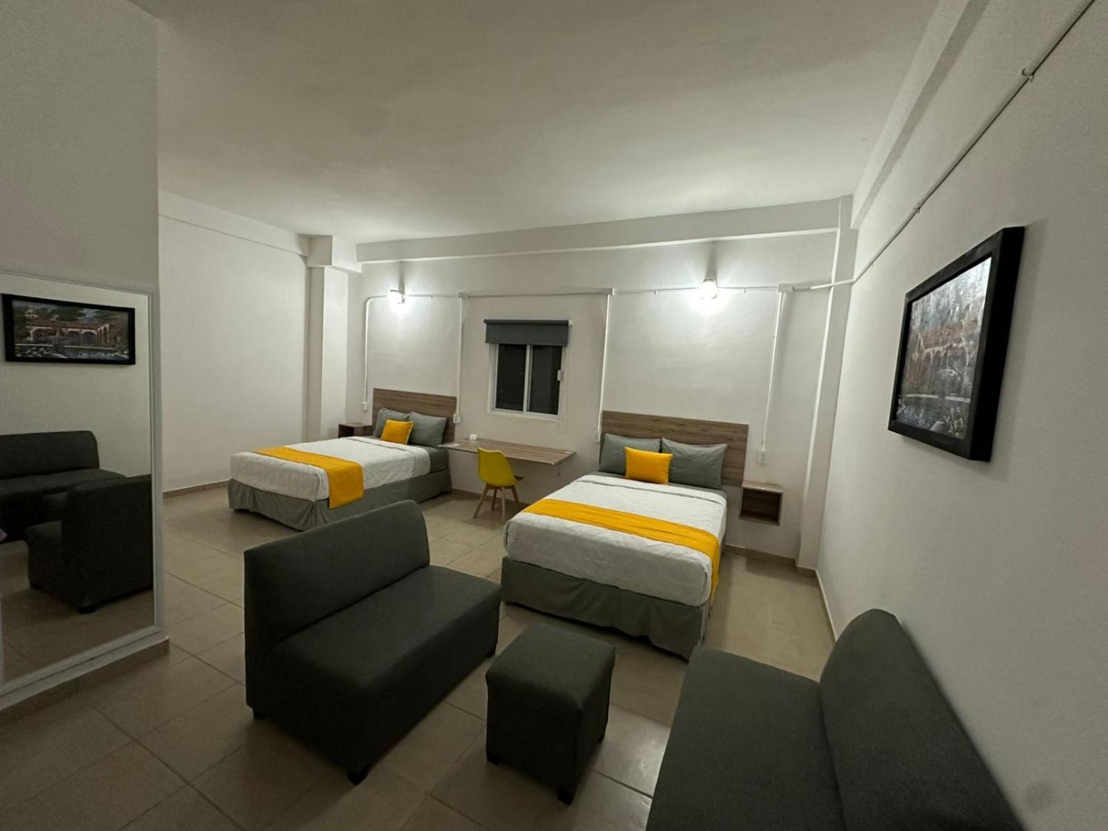Hotel Plaza Centenario Juan Aldama Екстериор снимка