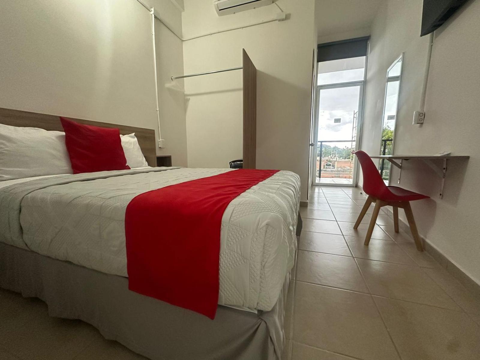 Hotel Plaza Centenario Juan Aldama Екстериор снимка