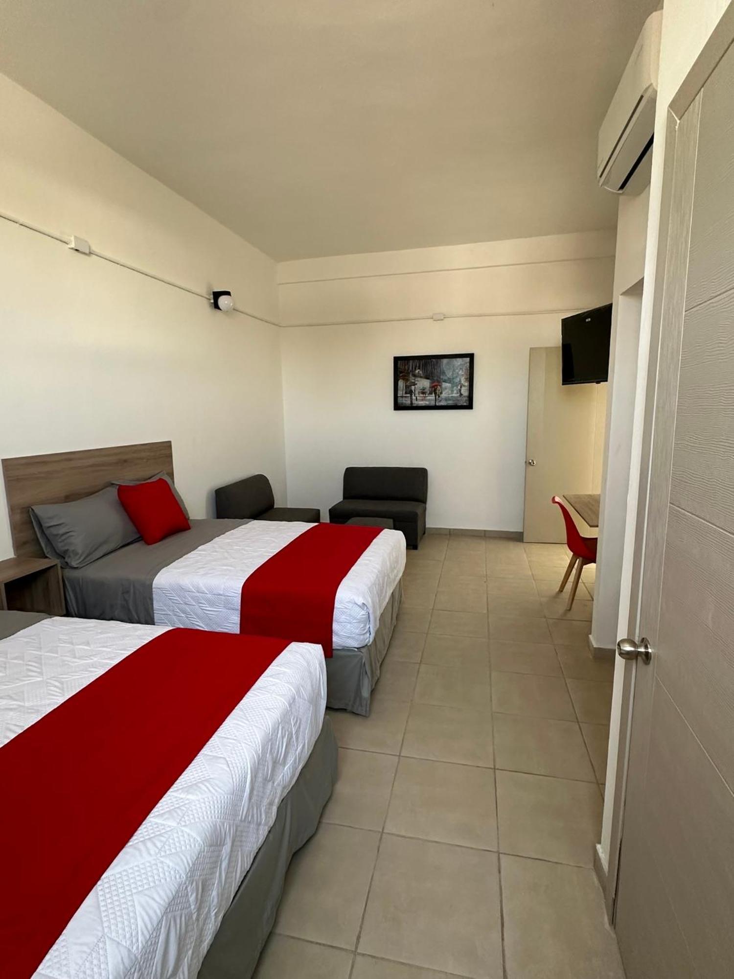 Hotel Plaza Centenario Juan Aldama Екстериор снимка