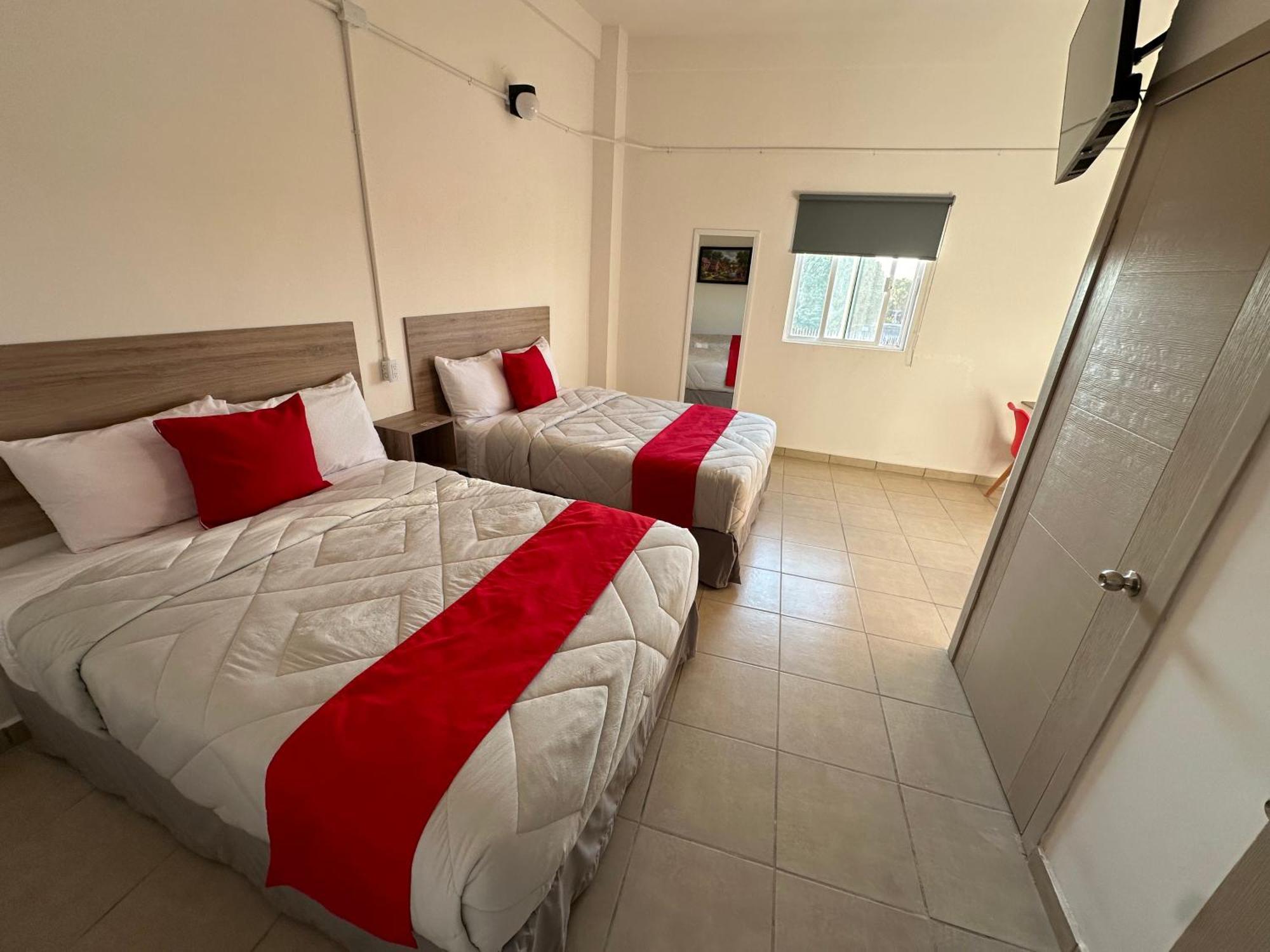 Hotel Plaza Centenario Juan Aldama Екстериор снимка